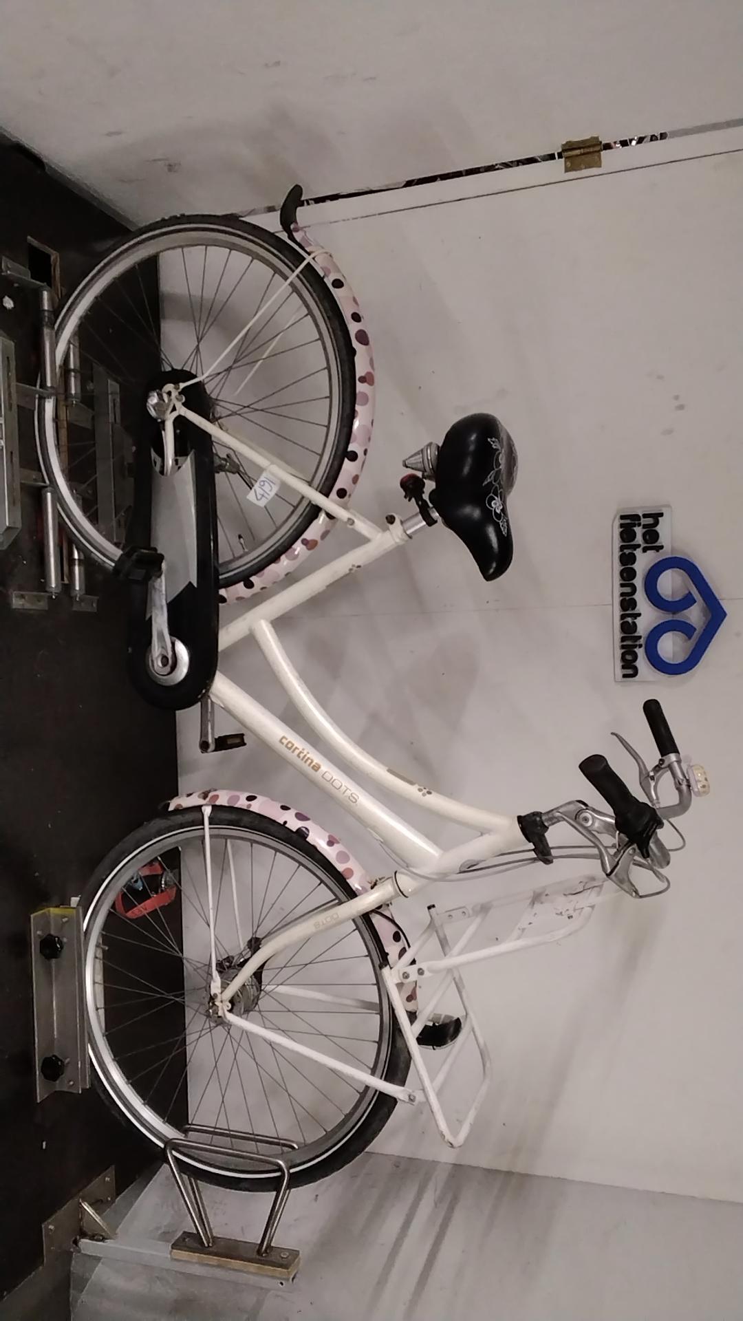 Cortina Dots Damesfiets – Comfortabel, praktisch en rijklaar